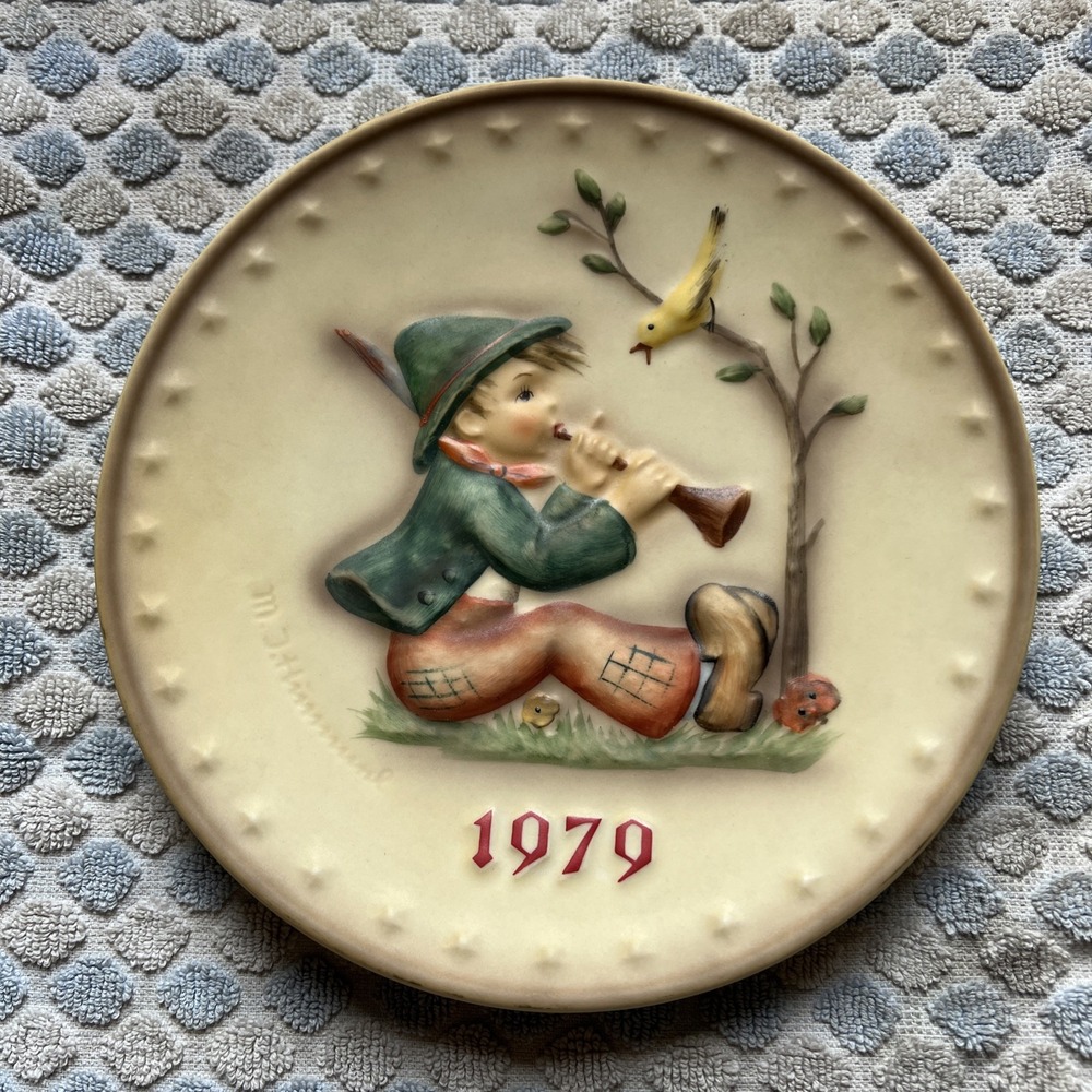 Hummel Annual Collector Plate 1979 Goebel Germany Vintage Relief Hum 272 7.5"